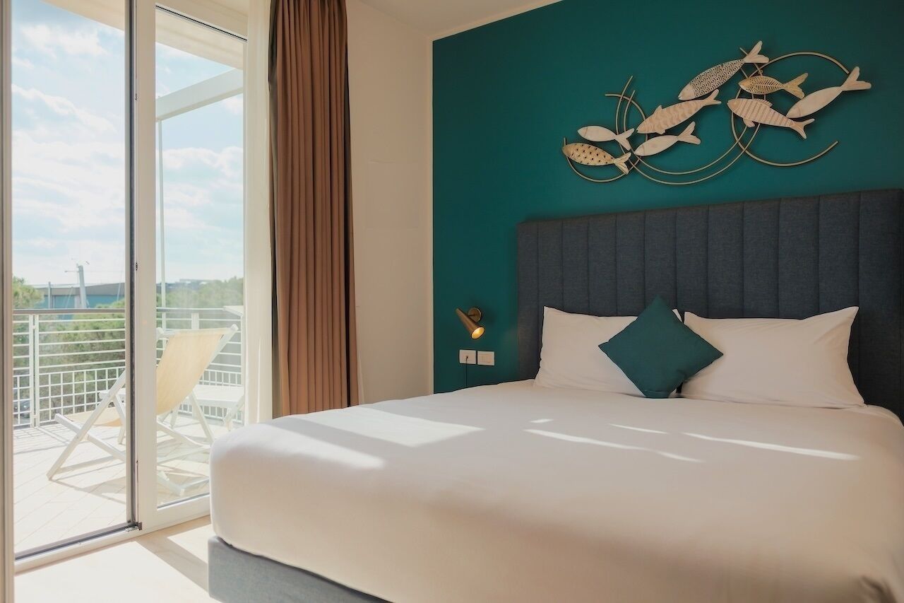 Superior Room with terrace and lake view