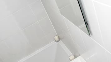 Apartment, 2 Bedrooms | Bathroom | Free toiletries, hair dryer, towels