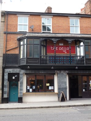 Sengetøy i egyptisk bomull, strykejern/-brett og wi-fi (inkludert)