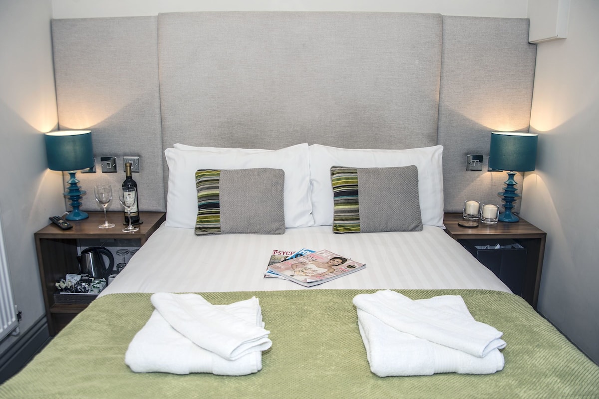 Standard Double Room, Ensuite (Small)