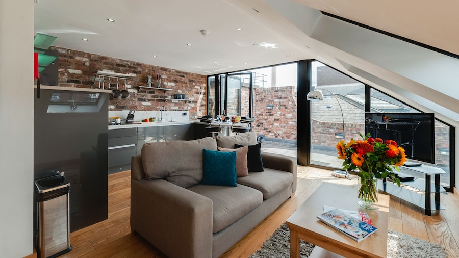 Base Serviced Apartments - Sir Thomas Street