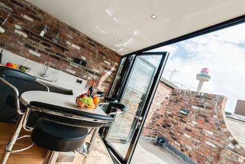 Base Serviced Apartments - Sir Thomas Street