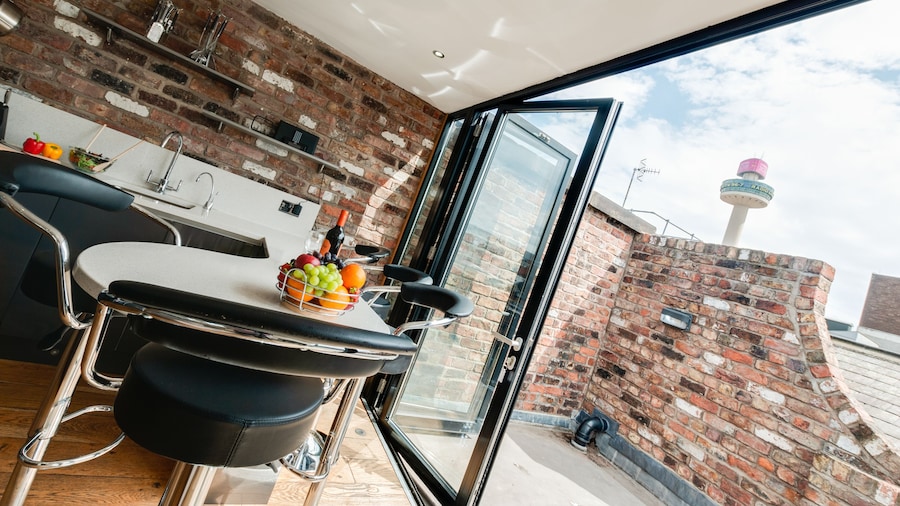 Base Serviced Apartments - Sir Thomas Street