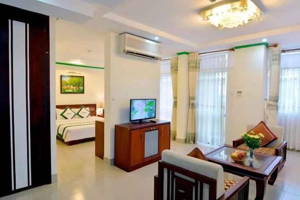 Minibar, két bảo mật tại phòng, bàn