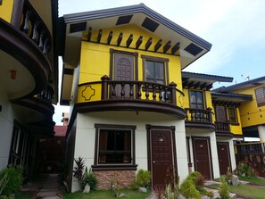 Façana frontal de l'allotjament