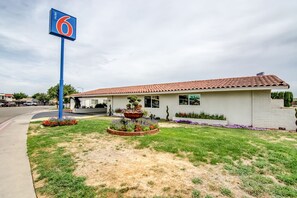 Exterior - Motel 6 Manteca, CA (Manteca)