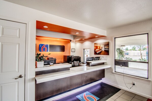 Reception - Motel 6 Manteca, CA (Manteca)