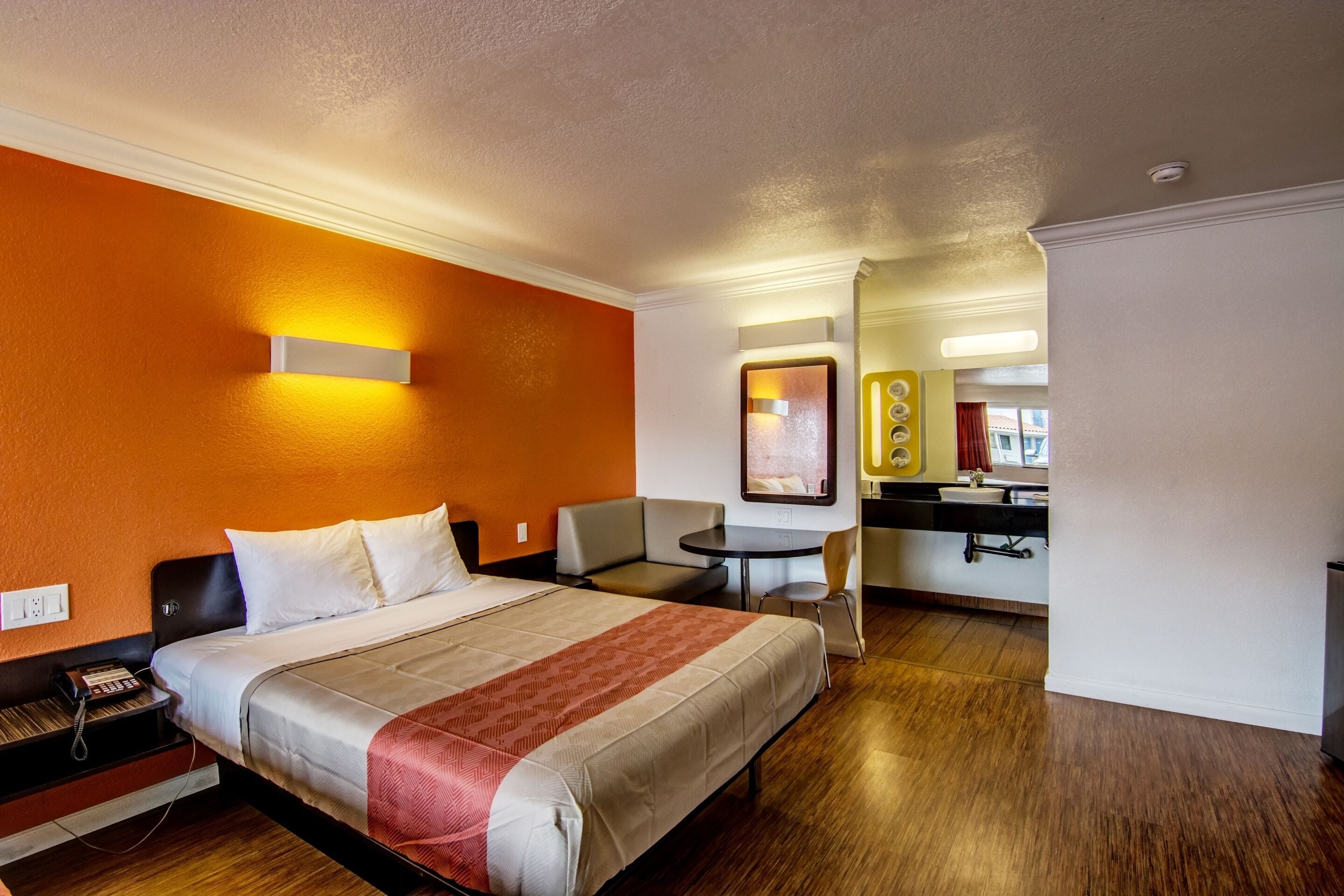 Free WiFi, bed sheets