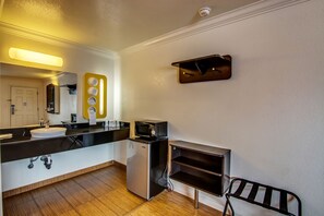 Bañera con ducha, toallas