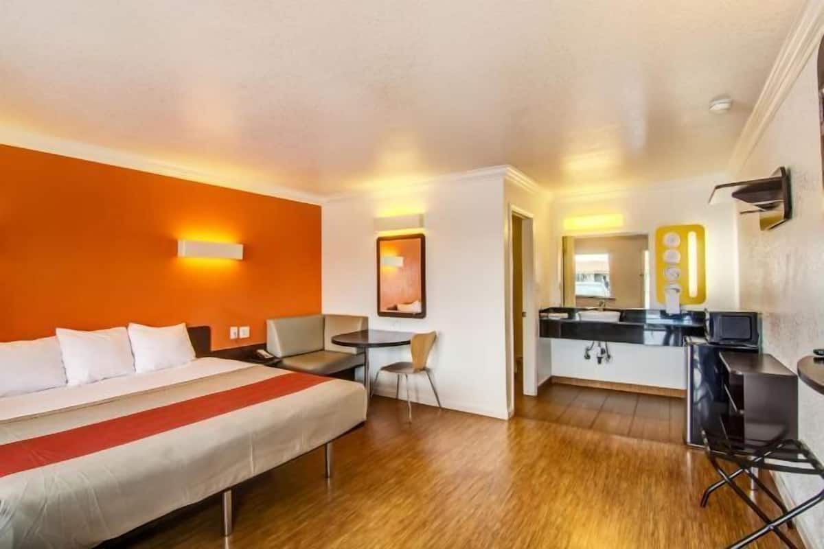 Wifi gratis y ropa de cama