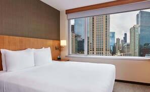 Hypo-allergenic bedding, desk, laptop workspace, blackout curtains - Hyatt Place Chicago/River North (Chicago)