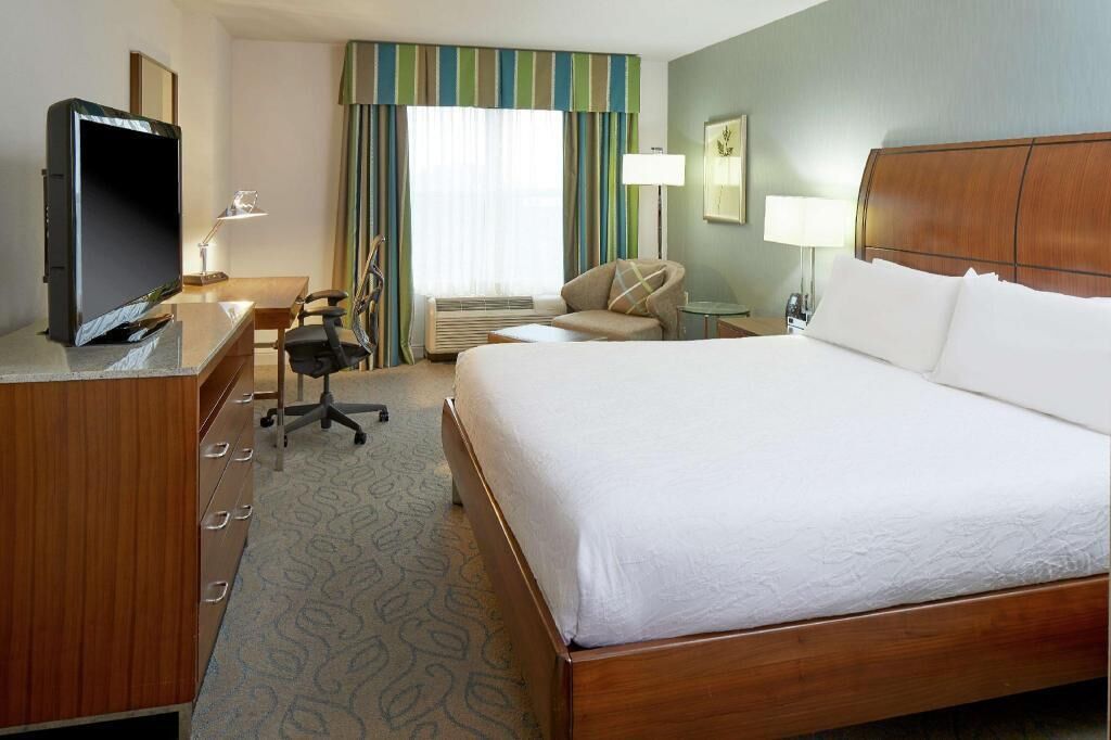 Premium bedding, in-room safe, desk, iron/ironing board
