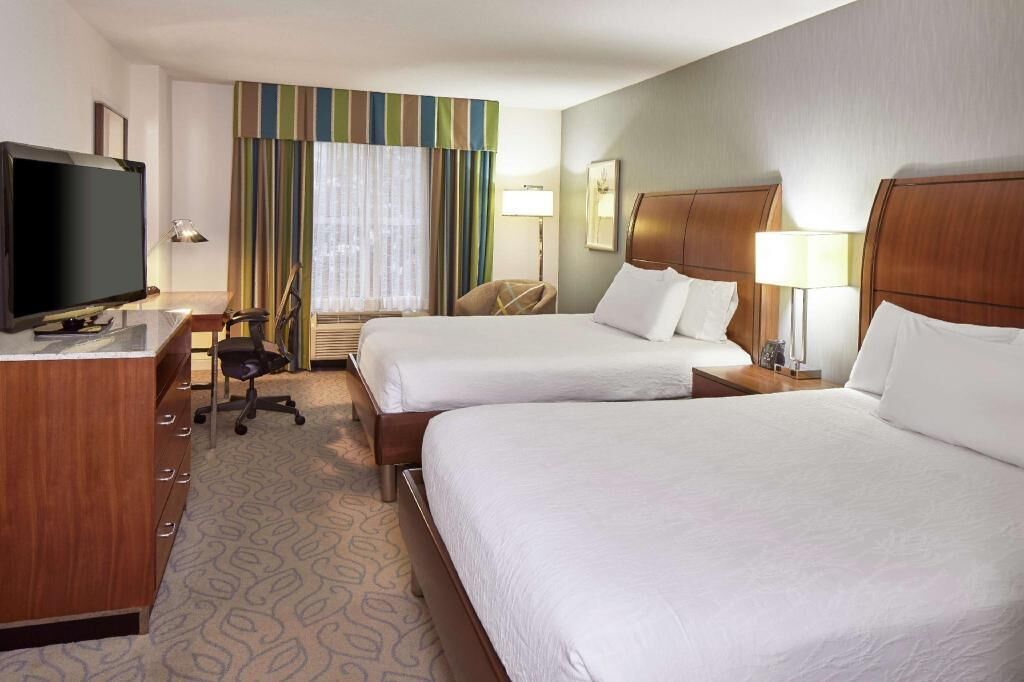 Premium bedding, in-room safe, desk, iron/ironing board