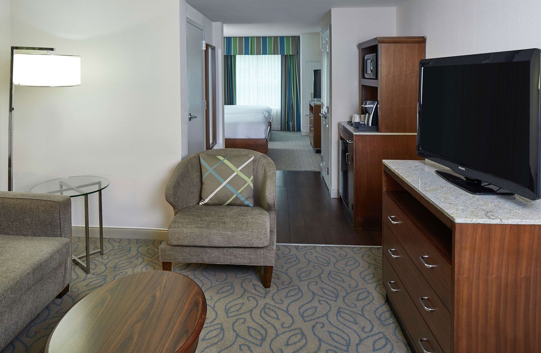 Premium bedding, in-room safe, desk, iron/ironing board