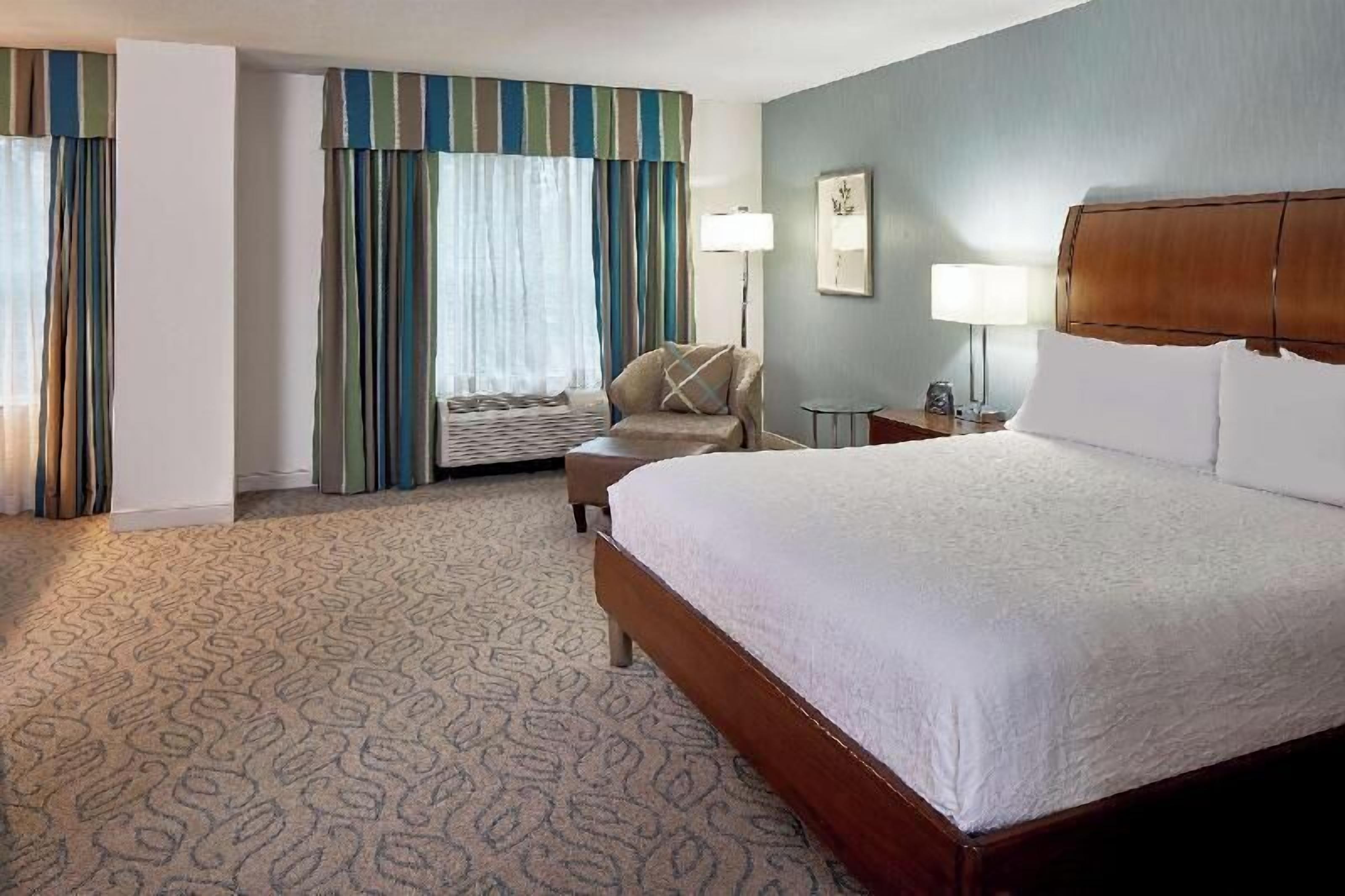 Premium bedding, in-room safe, desk, iron/ironing board