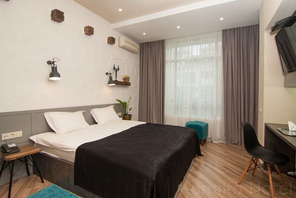 Luxury Room, 1 King Bed, Balcony