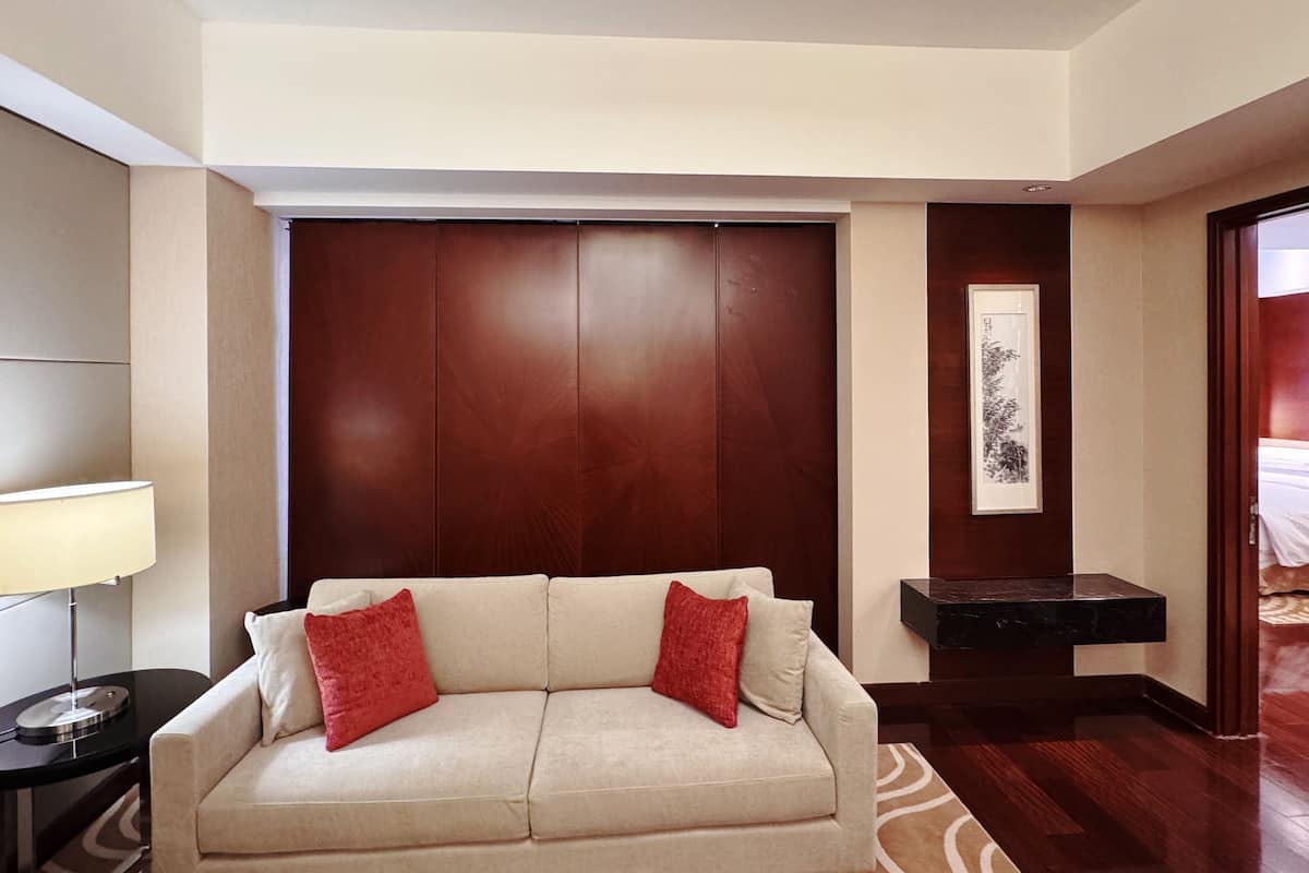 Family Apartment, 1 Bedroom | In-room safe, desk, blackout drapes, soundproofing