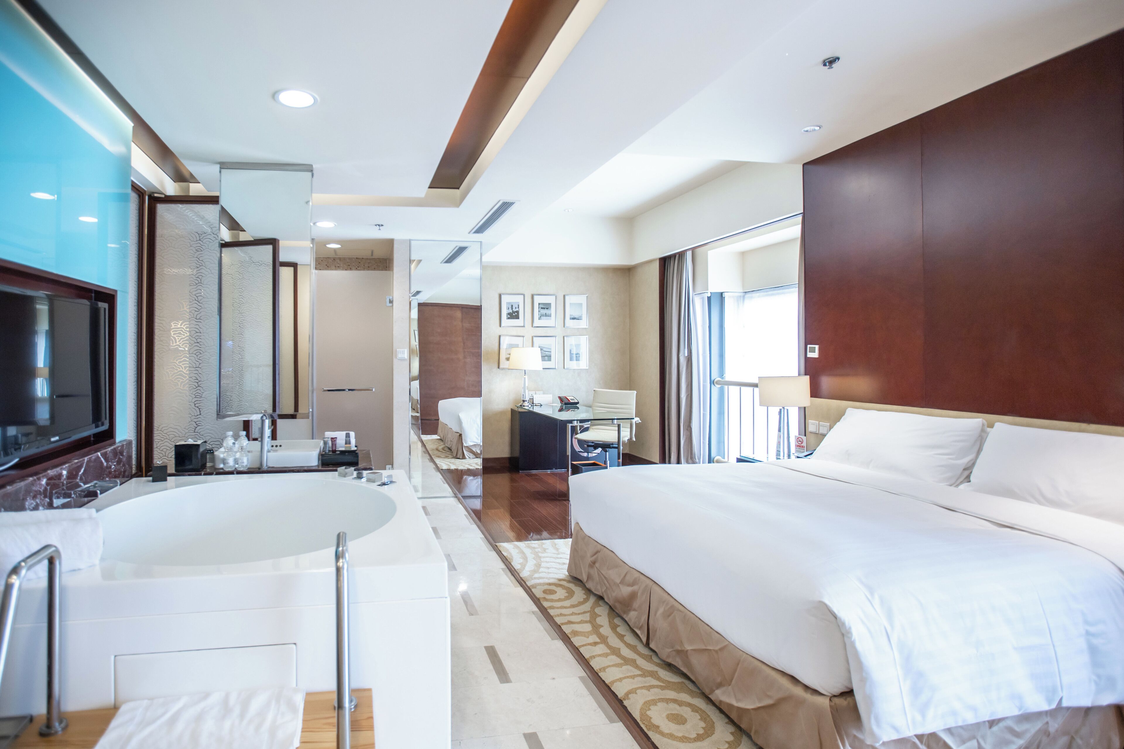 Apartment, 2 Bedrooms | Bilik Mandi | Tab mandi dan pancuran berasingan, hulu semburan mandi hujan 