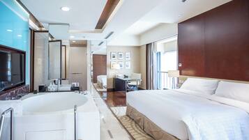 Apartment, 2 Bedrooms | Bilik Mandi | Tab mandi dan pancuran berasingan, hulu semburan mandi hujan