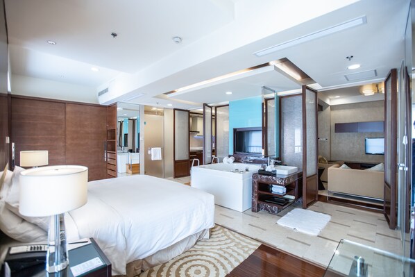 Apartment, 1 Bedroom | In-room safe, desk, blackout drapes, soundproofing