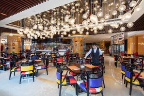 3 restaurants; breakfast, lunch, and dinner served - Wyndham Grand Plaza Royale Colorful Yunnan Kunming (Kunming)