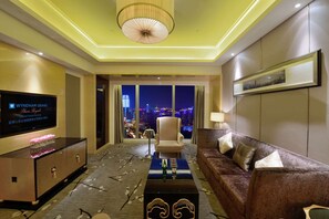 Premium bedding, pillowtop beds, minibar, in-room safe