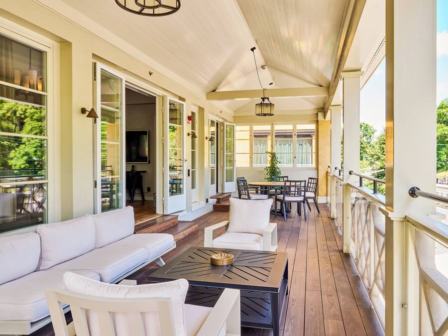 Suite (The Veranda) | Pillowtop beds, minibar, in-room safe, desk