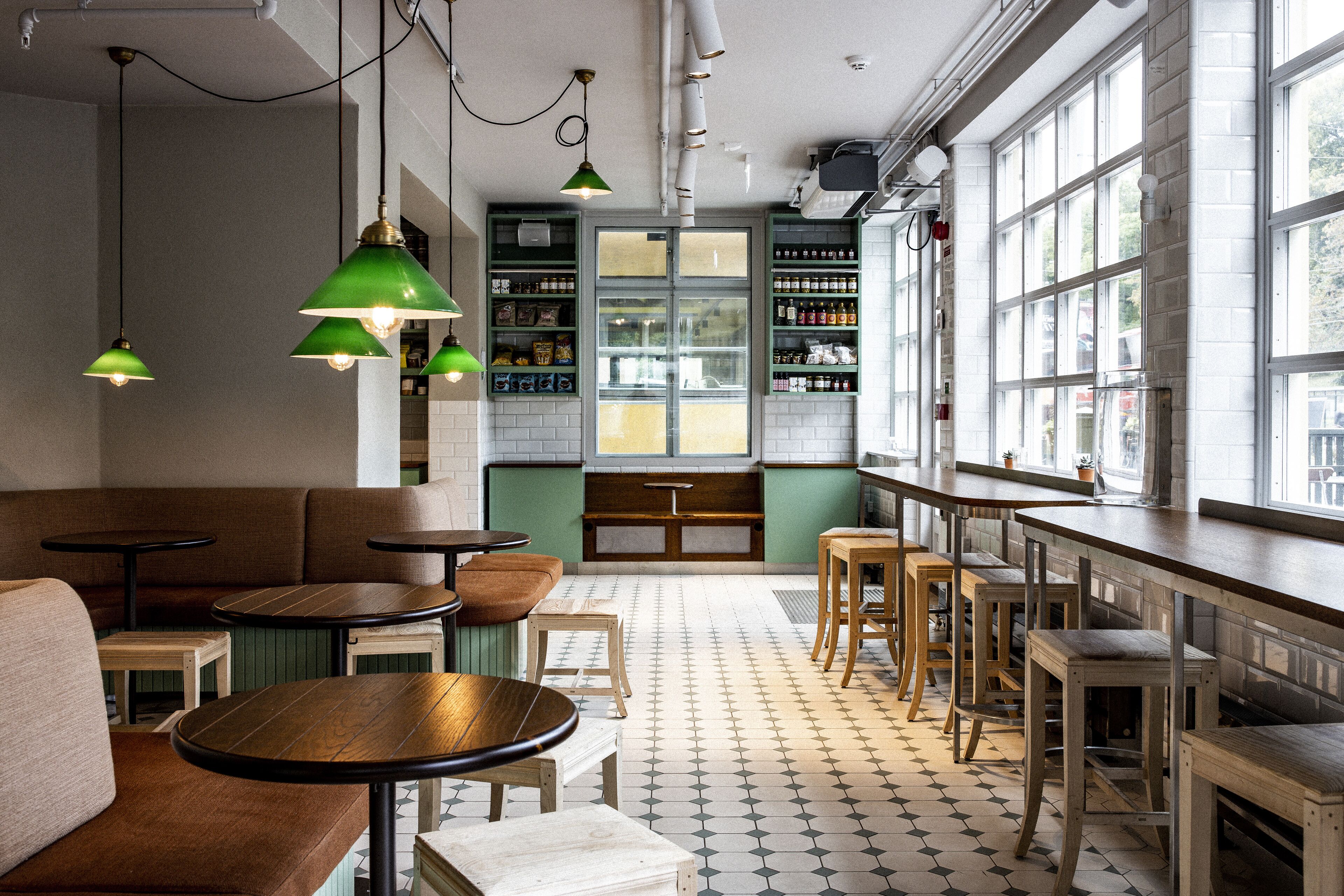 breakfast, lunch served; international cuisine, al fresco dining