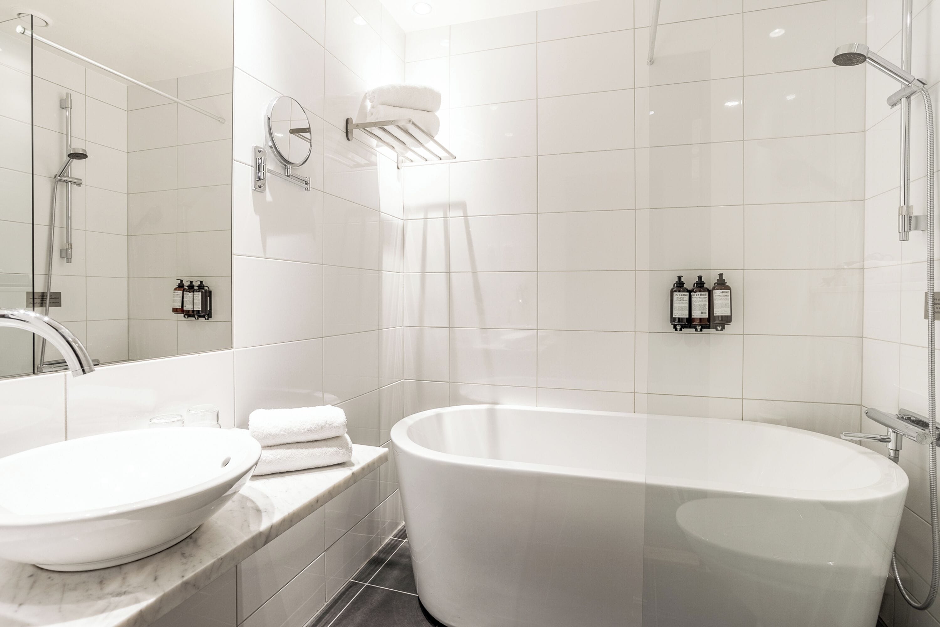 Deluxe Room | Bathroom | Shower, designer toiletries, hair dryer, heated floors (bathroom)
