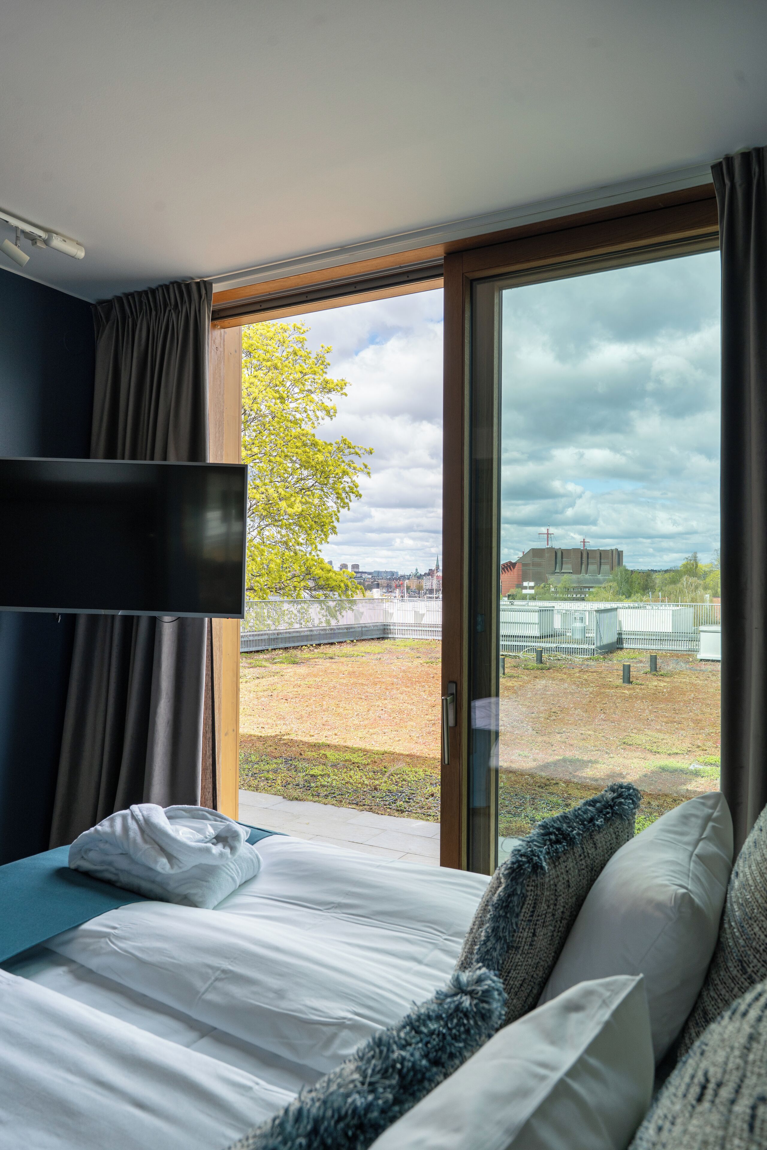 Pillowtop beds, minibar, in-room safe, desk