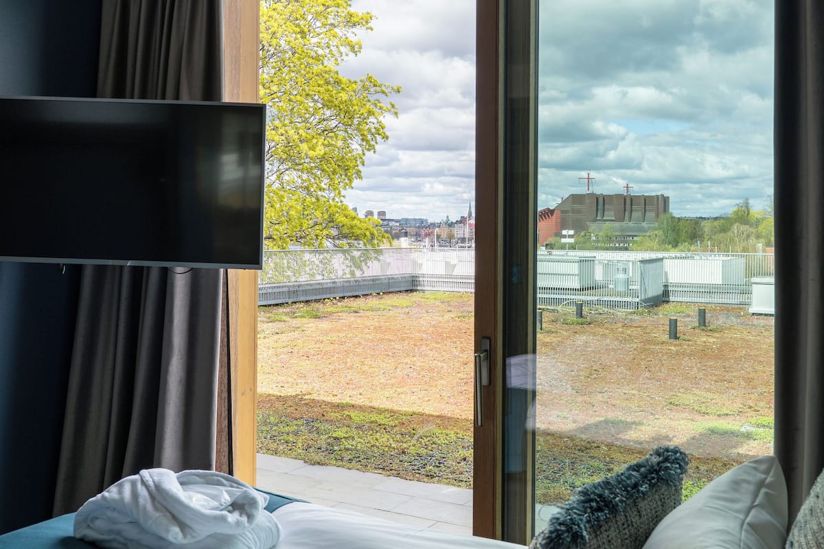 Pillowtop beds, minibar, in-room safe, desk