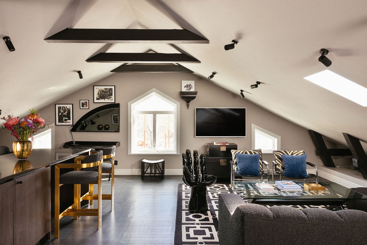 The Loft Suite | Senge med topmadrasser, minibar, pengeskab på værelset, skrivebord