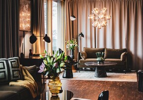 Pillowtop beds, minibar, in-room safe, desk