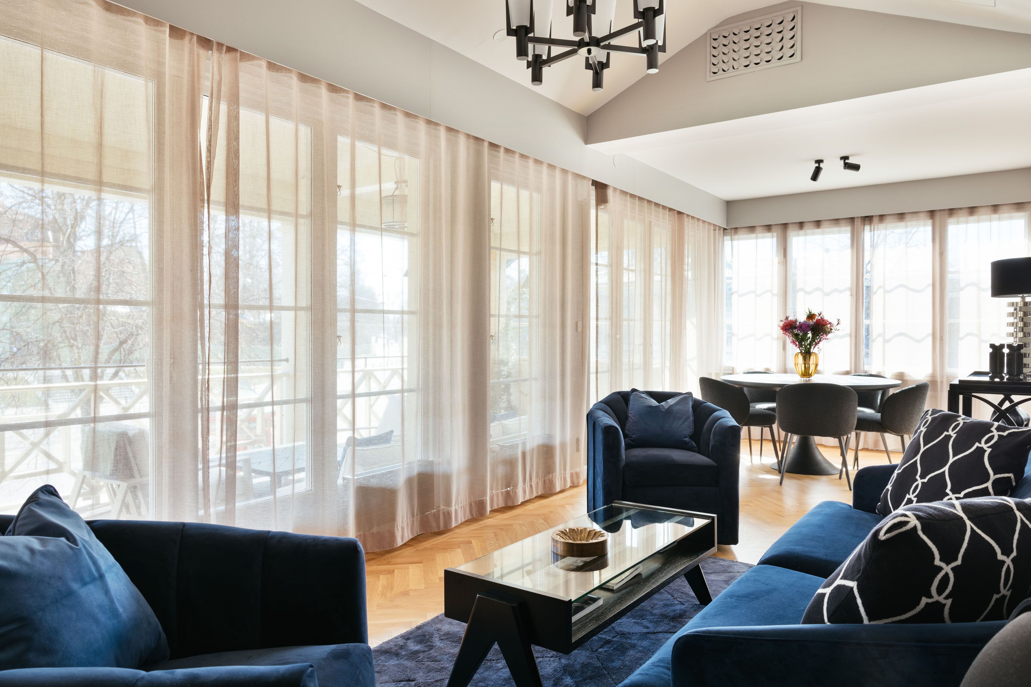 舒適加層、迷你吧、客房內保險箱、書桌