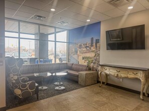 Lobby - Clarion Pointe (Winnipeg)