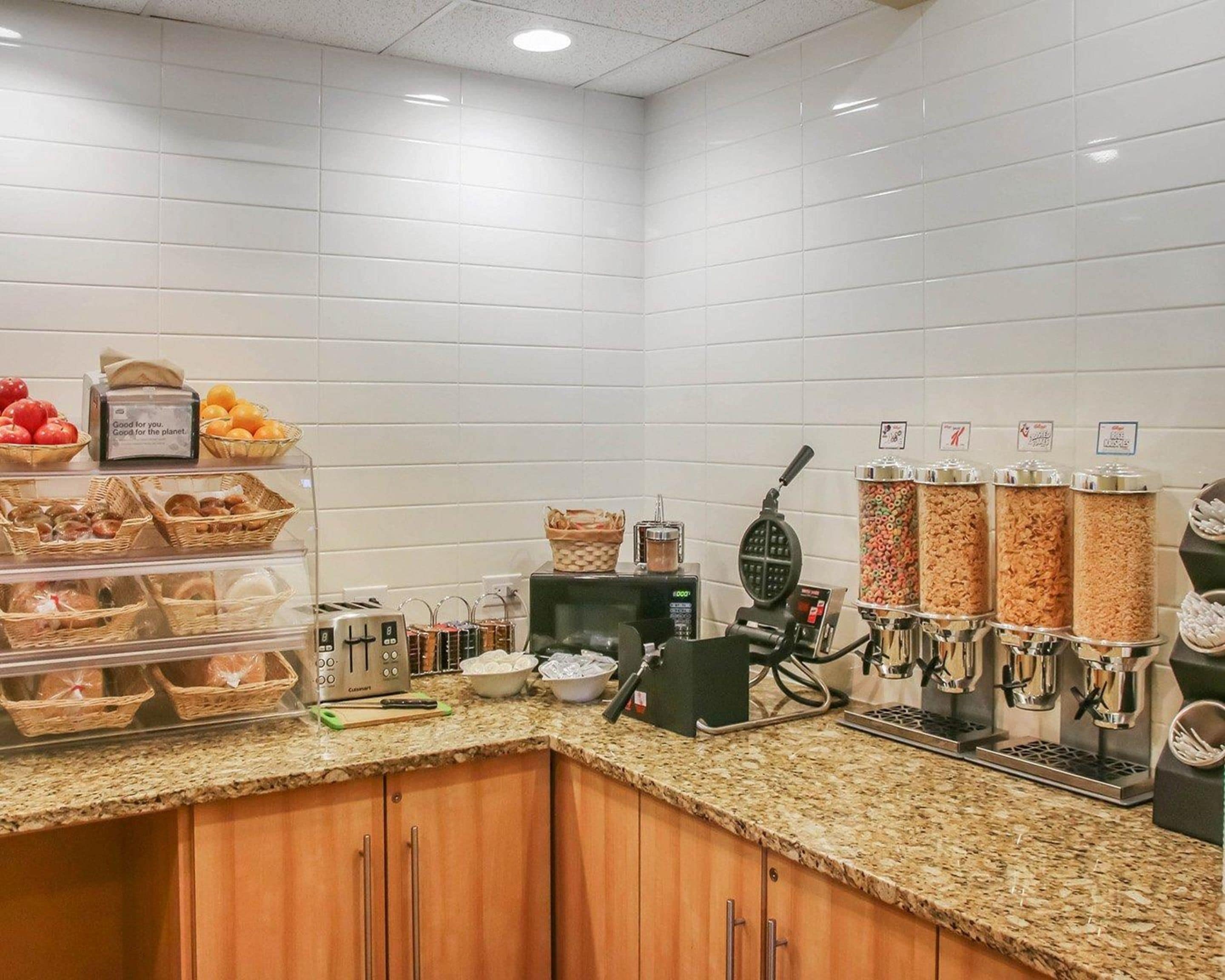 Free daily continental breakfast 