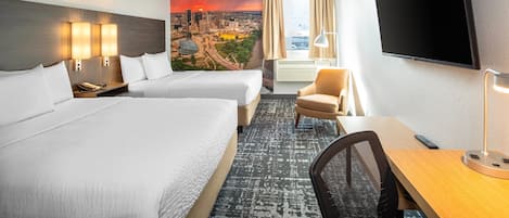 Colchones con pillow-top, escritorio y tabla de planchar con plancha