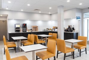 Free daily continental breakfast  - Clarion Pointe (Winnipeg)