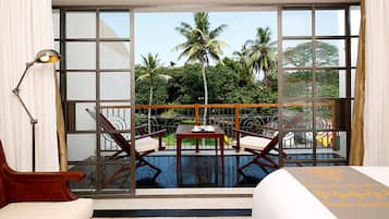 Garden room with Private terrace | Minibar, in-room safe, desk, soundproofing