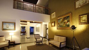 Lobby sitting area - Eighth Bastion- Cgh Earth (Kochi)