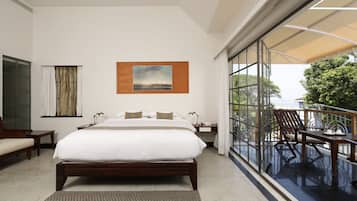 Bastion Room | Minibar, in-room safe, desk, soundproofing