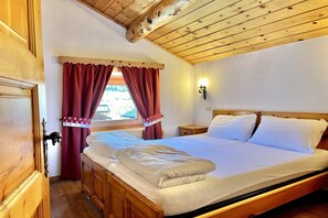 Apartment, 1 Bedroom (4 People) | Down comforters, in-room safe, free WiFi, bed sheets