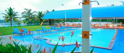 Piscine extérieure