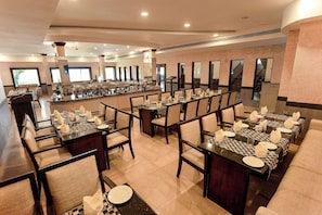 Restaurant - Renai Blue Waters Cherai (Kochi)