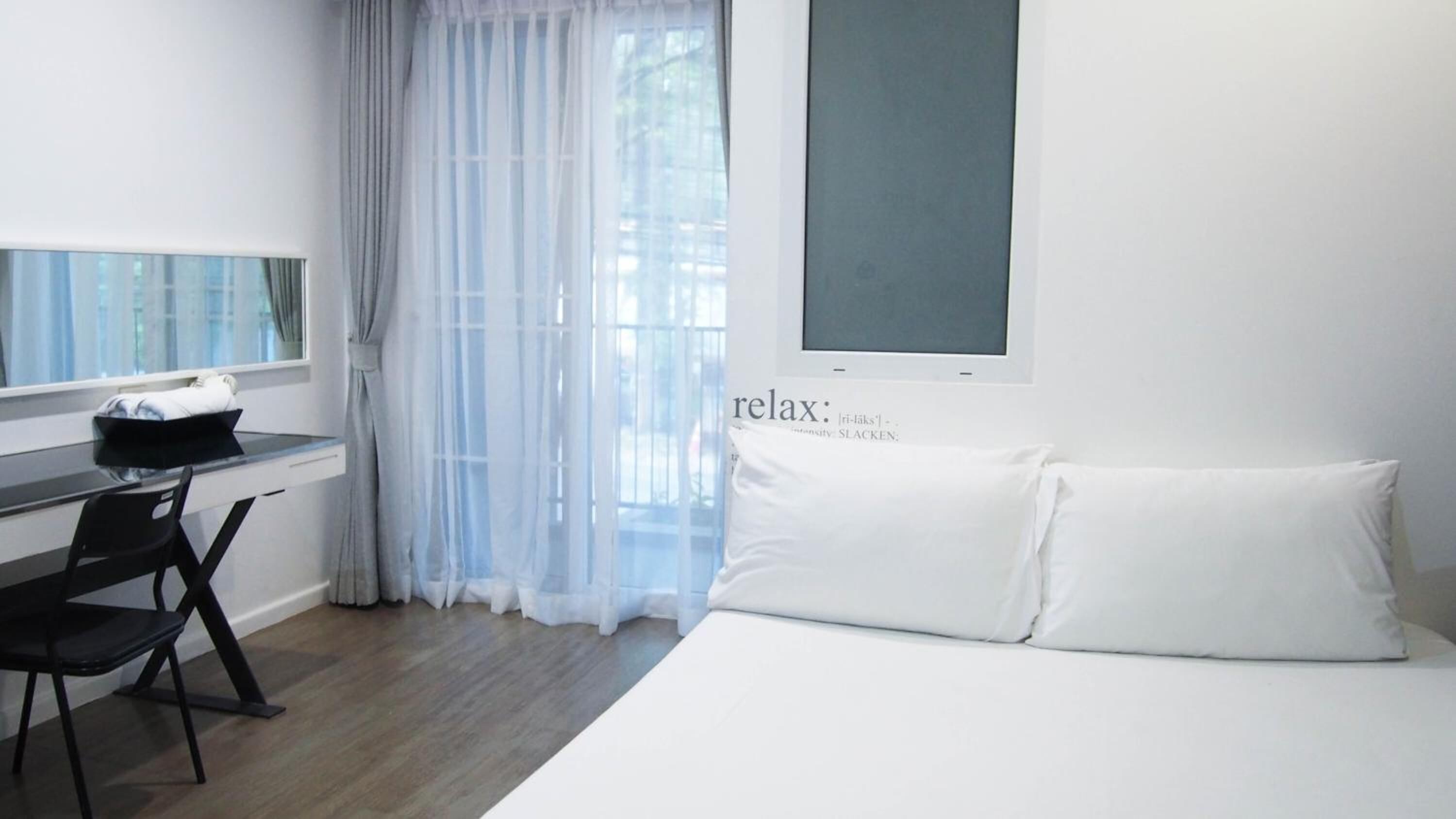 1 bedroom, in-room safe, individually decorated, desk