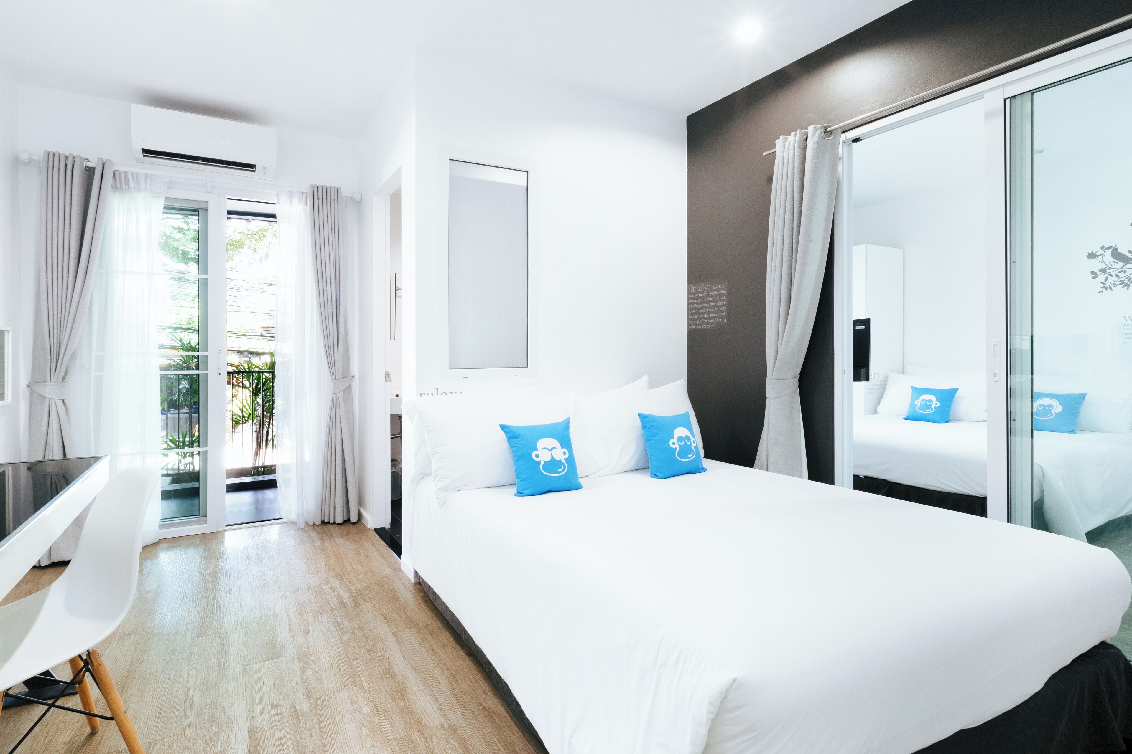 Deluxe Connecting Family | 客房内保险箱、特色装修、办公桌、遮光窗帘