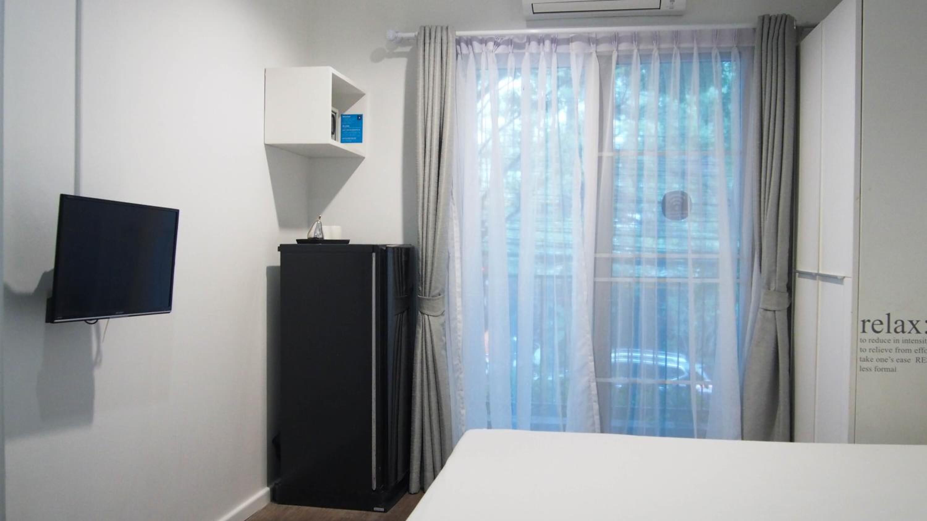 1 bedroom, in-room safe, individually decorated, desk