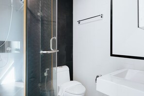 Superior Connecting Family | Bathroom | Shower, free toiletries, bidet, towels