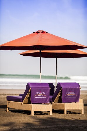 Beach nearby, white sand, beach towels