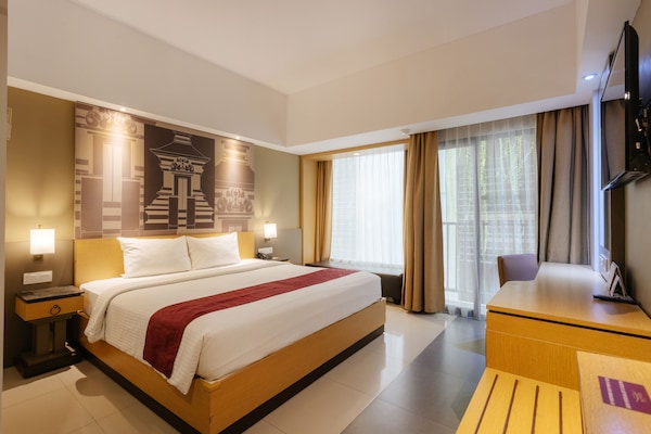 Deluxe Room No View with Free Balinese Culture Experience | 高档床上用品、迷你吧、客房内保险箱、办公桌
